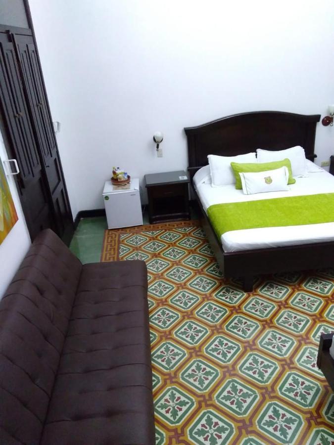 Casa Escobar Buga Hotel Bagian luar foto
