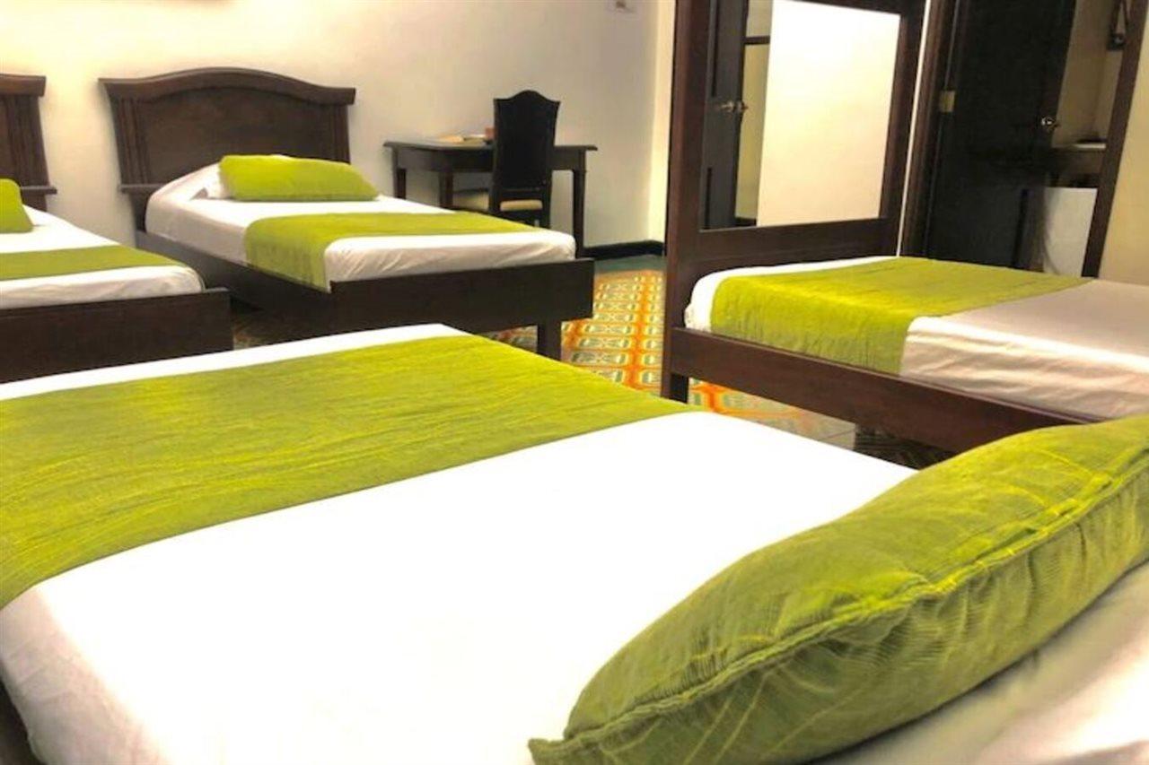 Casa Escobar Buga Hotel Bagian luar foto