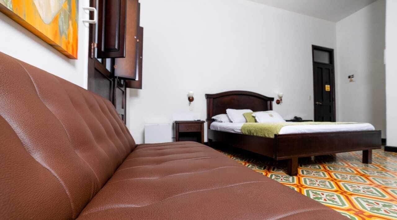 Casa Escobar Buga Hotel Bagian luar foto