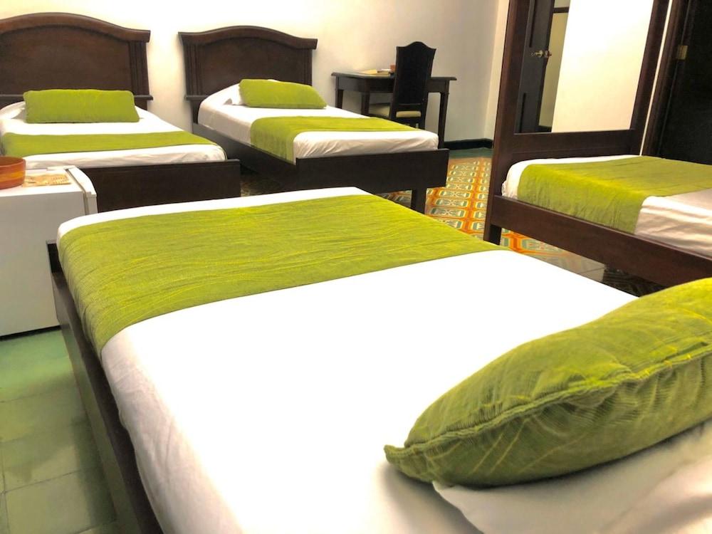 Casa Escobar Buga Hotel Bagian luar foto