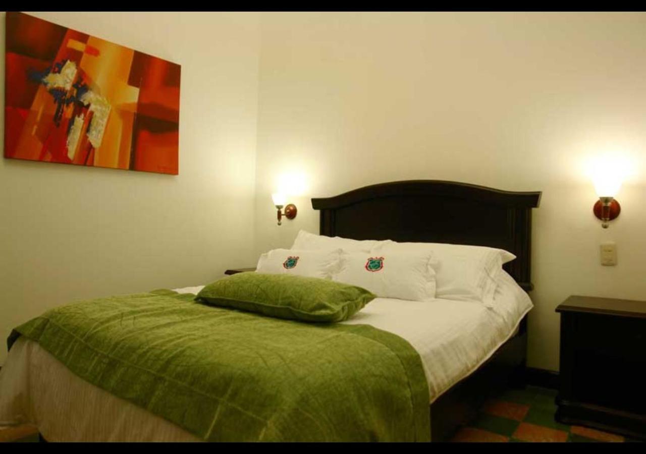 Casa Escobar Buga Hotel Bagian luar foto