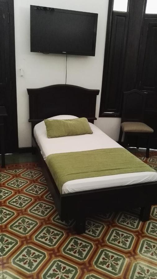 Casa Escobar Buga Hotel Bagian luar foto