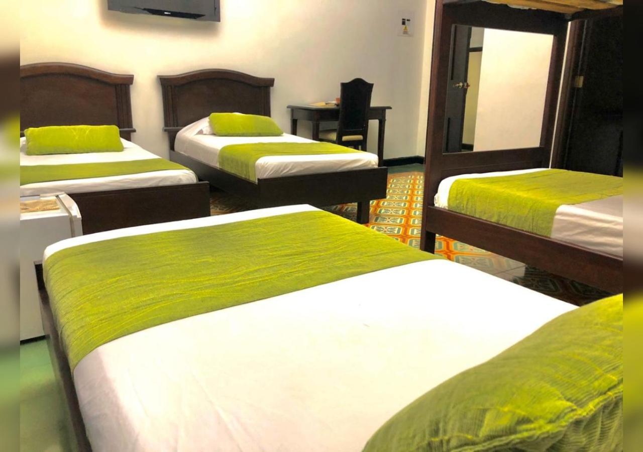 Casa Escobar Buga Hotel Bagian luar foto
