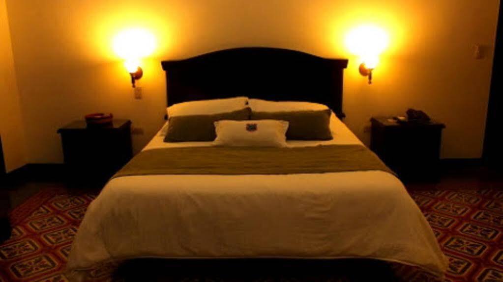 Casa Escobar Buga Hotel Bagian luar foto